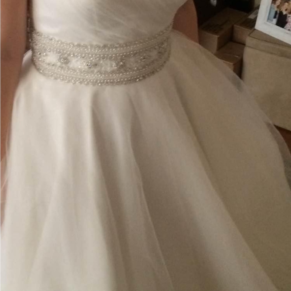 Oleg Cassini Wedding Dress. Size 6. Never worn no alterations - Picture 3 of 4